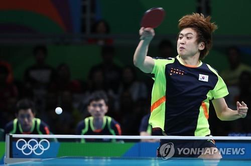 South Korean table tennis player Jeoung Young-sik returns a shot during the men's team bronze medal match against Germany at the Rio de Janeiro Olympics on Aug. 17, 2016.