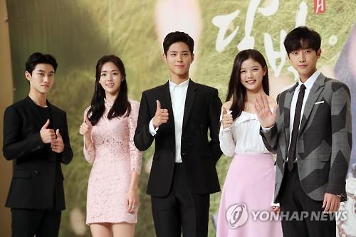 The cast of "Love in the Moonlight" pose for a photo during a promotional press conference at Times Square in Seoul on Aug. 18, 2016.