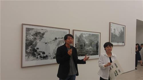 Mixrice answers questions from reporters during a press meeting for the Korea Artist Prize 2016 by the Museum of Modern and Contemporary Art (MMCA) at the MMCA's Seoul branch on Aug. 30, 2016. 