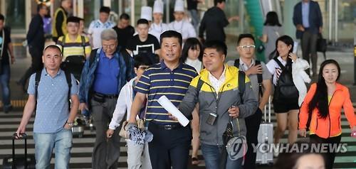 Chinese football fans arrive at Incheon International Airport, west of Seoul, on Aug. 31, 2016, the eve of a World Cup qualifier between South Korea and China. South Korea, ranked 48th in the latest FIFA world rankings, will host No. 78 China at Seoul World Cup Stadium to open their final Asian qualifying round for the 2018 FIFA World Cup.