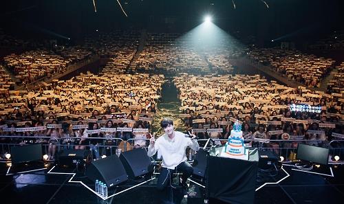 South Korean star actor Lee Jong-suk shows up at the meet-and-greet fan event held in southeastern Seoul on Sept. 10, 2016. This photo was provided by the YG Entertainment. 