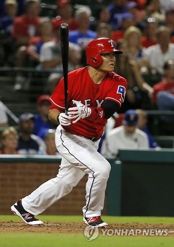 In this Associated Press photo taken on Sept. 30, 2016, Choo Shin-soo of the Texas Rangers hits a single against the Tampa Bay Rays at Globe Life Park in Arlington, Texas. 