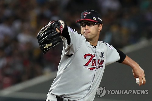David Huff of the LG Twins delivers a pitch against the Kia Tigers in their Korea Baseball Organization game in Gwangju on Sept. 27, 2016.