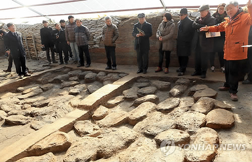 This undated photo shows people taking part in the excavation of the dike of the Byeokgol Reservoir, the oldest and largest reservoir on the Korean Peninsula, in the southwestern city of Gimje.