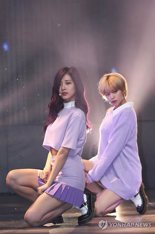 Tsuyu (L) and Jeongyeon of South Korean girl group TWICE pose in a media showcase for the band's third and latest EP "TWICEcoaster : LANE 1" in central Seoul on Oct. 24, 2016. 