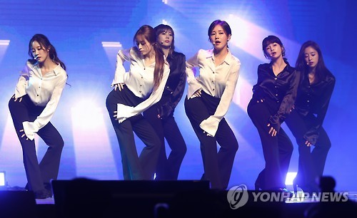 Members of South Korean girl group T-ara perform in the media showcase for their 12th and latest EP "Remember" in central Seoul on Nov. 9, 2016.