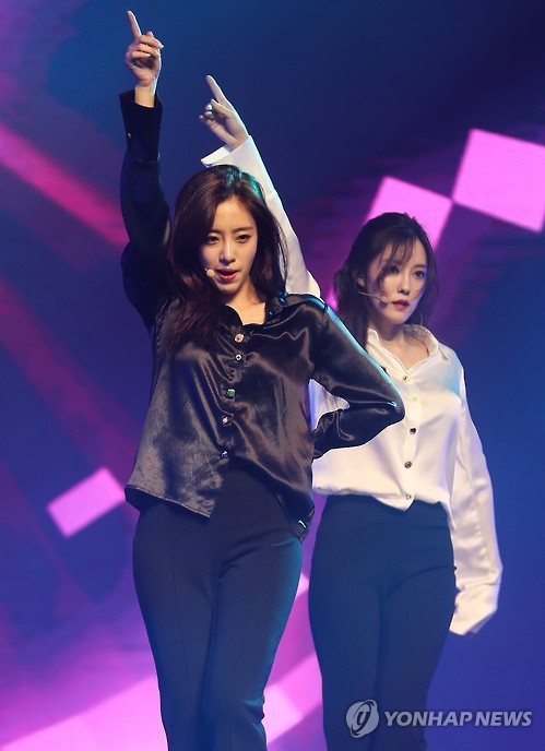 Eunjung (L) and Hyomin of South Korean girl group T-ara perform in the media showcase for their 12th and latest EP "Remember" in central Seoul on Nov. 9, 2016.