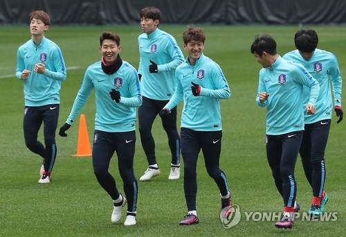 South Korean national football team players train during their practice session at Seoul World Cup Stadium in Seoul on Nov. 13, 2016, two days ahead of their 2018 FIFA World Cup qualifier against Uzbekistan.