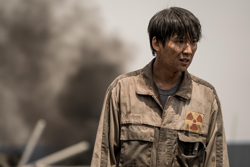 This still photo, released by film production company NEW on Nov. 29, 2016, shows South Korean actor Kim Nam-gil in a scene from disaster film "Pandora."
