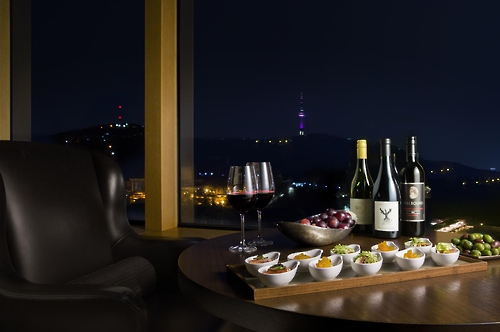 Shilla Hotel offers a holiday package deal for women, which includes a free admission for live session at a lounge bar, wine and snacks, shown in this undated photo provided by the hotel.