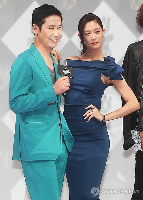 South Korean entertainer Shin Dong-yup and actress Clara, who star in the TV program "Fashion King Korea 2," pose for a photo during a publicity event in Seoul on Aug. 13, 2014.