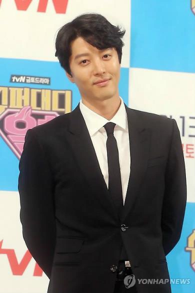 The file photo is of actor Lee Dong-gun 
