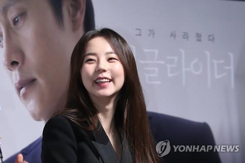 In this file photo, actress An So-hee speaks to reporters at a media event for her movie "Single Rider" on Jan. 16, 2017, at a theater in southern Seoul.