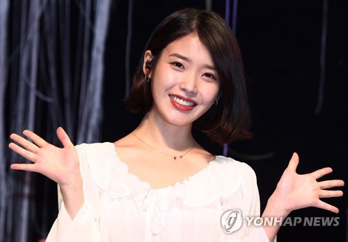 Singer-songwriter IU poses for the camera at a media event on April 21, 2017, for the release of her fourth full-length album "Palette" at the Shinhan FAN Square in northern Seoul. (Yonhap)