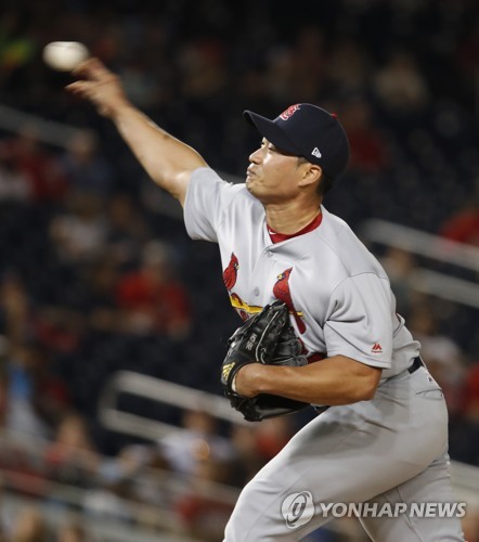 In this Associated Press photo, St. Louis Cardinals pitcher Oh Seung-hwan throws a pitch during the eighth inning against the Washington Nationals at Nationals Park in Washington on April 11, 2017. (Yonhap)