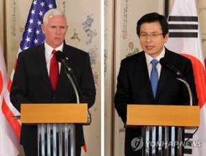 This combined photo shows South Korea's Acting President and Prime Minister Hwang Kyo-ahn (R) and U.S. Vice President Mike Pence speaking during a press conference at Hwang's official residence in Seoul on April 17, 2017. (Yonhap) 