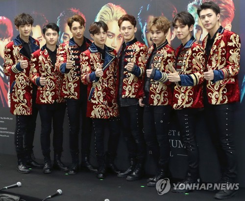 Members of K-pop band EXO pose for the camera during a press conference at the Jamsil Olympic Main Stadium in Seoul on May 28, 2017. (Yonhap)