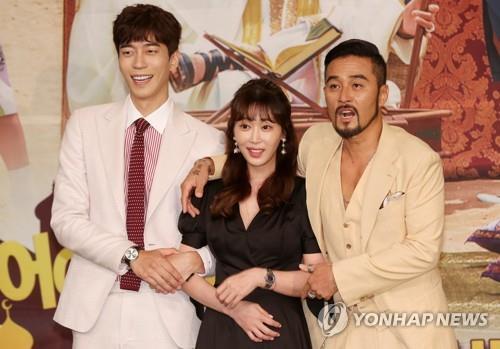 Main cast of "Man Who Dies to Live" poses for the camera during a press conference on July 17, 2017, at MBC TV's headquarters in northwestern Seoul. (Yonhap)