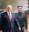 This image shows U.S. President Donald Trump (L) and North Korean leader Kim Jong-un. (Yonhap)