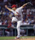 In this photo taken by the Associated Press on Aug. 16, 2017, St. Louis Cardinals pitcher Oh Seung-hwan throws a pitch against the Boston Red Sox in Boston. (Yonhap)