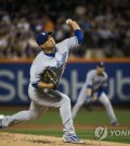 In this photo taken by the Associated Press on Aug. 6, 2017, Los Angeles Dodgers pitcher Ryu Hyun-jin throws a pitch against the New York Mets during a Major League Baseball game at Citi Field in New York. (Yonhap)