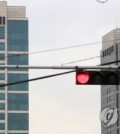 In this photo taken on Aug. 30, 2017, traffic lights turn red near the headquarters buildings of Hyundai Motor Co. and Kia Motors Corp. in southern Seoul. (Yonhap)