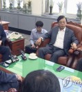 The lawmakers of the parliament's intelligence committee give a briefing to the press at the National Assembly in Seoul in this photo provided by Yonhap News TV on Sept. 26, 2017. (Yonhap)
