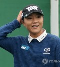 Lydia Ko of New Zealand enters the teeing ground at the first hole in the first round of the LPGA KEB Hana Bank Championship at Sky 72 Golf & Resort's Ocean Course in Incheon on Oct. 12, 2017. (Yonhap)