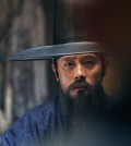 A still from "The Fortress" featuring lead actor Lee Byung-hun (Yonhap)
