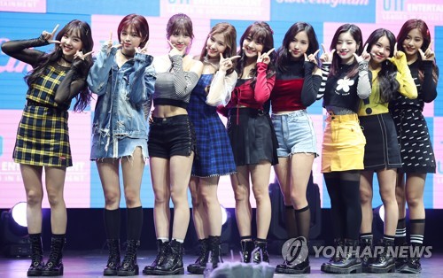 TWICE poses for photographers during a media showcase for "Twicetagram" at Yes24 Live Hall in eastern Seoul on Oct. 30, 2017. (Yonhap)