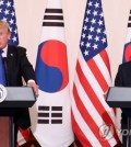 South Korean President Moon Jae-in (R) and U.S. President Donald Trump hold a joint conference following their bilateral summit at the South Korean presidential office Cheong Wa Dae in Seoul on Nov. 7, 2017. (Yonhap)