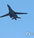 A B-1B Lancer strategic bomber of the U.S. flies over Korea, flanked by South Korea's fighter jets in this undated file photo. (Yonhap)