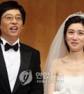This file photo shows comedian Yoo Jae-suk and his television announcer wife Na Kyung-eun. (Yonhap)