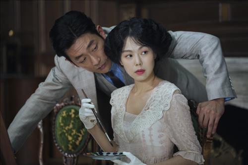 A still from Park Chan-wook's "The Handmaiden" (Yonhap)
