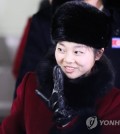 North Korean figure skater Ryom Tae-ok waves as she enters Gangneung Olympic Village in Gangneung, Gangwon Province, on Feb. 1, 2018, to get ready for the PyeongChang Winter Olympics. Ryom is one of 22 North Korean athletes set to participate in the competition. (Yonhap)