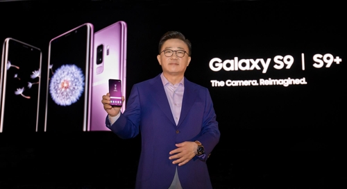 Koh Dong-jin, head of the IT & Mobile Communications Division at Samsung Electronics Co., poses for a photo with the Galaxy S9 smartphone in this photo released by the company on Feb. 26, 2018. (Yonhap)