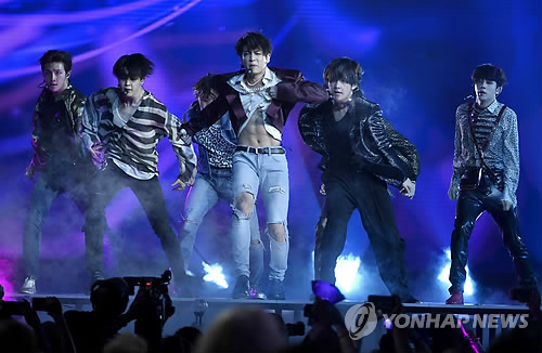 This photo released by the Associated Press shows BTS staging their first live performance of their new song, "Fake Love," during the 2018 Billboard Music Awards at the MGM Grand Garden Arena in Las Vegas on May 20, 2018 (U.S. time). (Yonhap)