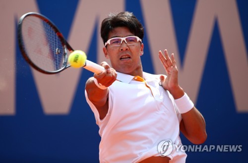 In this Reuters file photo from May 5, 2018, South Korea's Chung Hyeon hits a shot against Alexander Zverev of Germany during their semifinals match at the BMW Open on the ATP Tour in Munich, Germany. (Yonhap)
