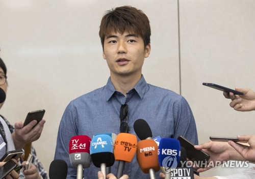 South Korean football player Ki Sung-yueng speaks to reporters at Incheon International Airport in Incheon on July 1, 2018. (Yonhap)