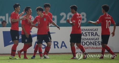 South Korea's under-23 national football team players celebrate after scoring a goal against Kyrgyzstan in the men's football Group E match at the 18th Asian Games at Si Jalak Harupat Stadium in Bandung, Indonesia on Aug. 20, 2018. (Yonhap)