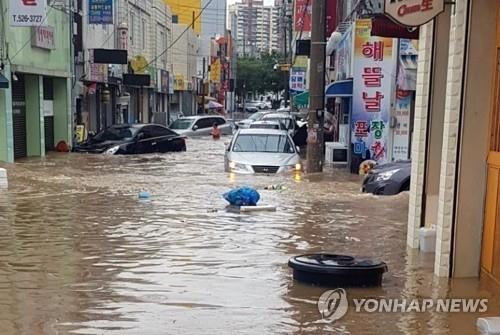 A street in the southwestern city of Gwangju is flooded on Aug. 28, 2018, after overnight downpours, in this photo courtesy of the city's fire agency. (Yonhap)