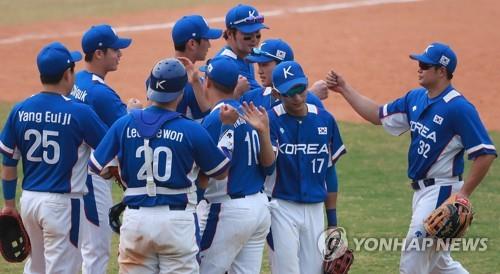 South Korean baseball players celebrate their 21-3 victory over Hong Kong in Group B game at the 18th Asian Games at GBK Baseball Field in Jakarta on Aug. 28, 2018. (Yonhap)