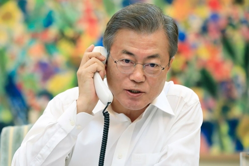 In this photo provided by South Korea's presidential office Cheong Wa Dae, South Korean President Moon Jae-in holds a telephone conversation with U.S. President Donald Trump on Sept. 4, 2018. (Yonhap)