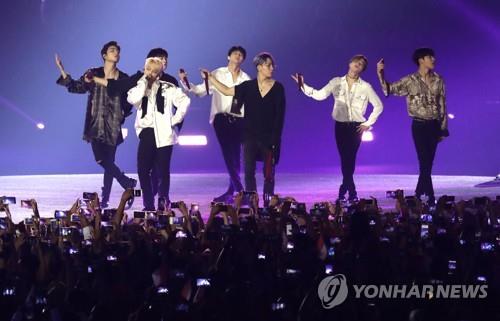 iKON performs at the closing ceremony the Asian Games in Jakarta on Sept. 2, 2018. (Yonhap)