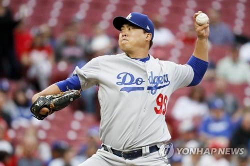 In this Associated Press photo, Ryu Hyun-jin of the Los Angeles Dodgers throws a pitch against the Cincinnati Reds in the bottom of the first inning of a Major League Baseball regular season game at Great American Ball Park in Cincinnati on Sept. 11, 2018. (Yonhap)