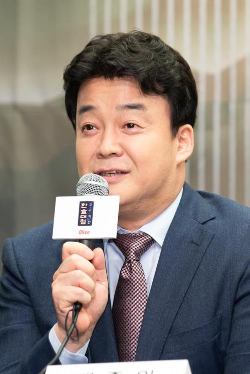 Businessman, chef and popular TV personality Baek Jong-won talks during a press conference for the new season of "Korean Food Battle" on Olive TV on Sept. 11, 2018, in this photo provided by the channel. (Yonhap)