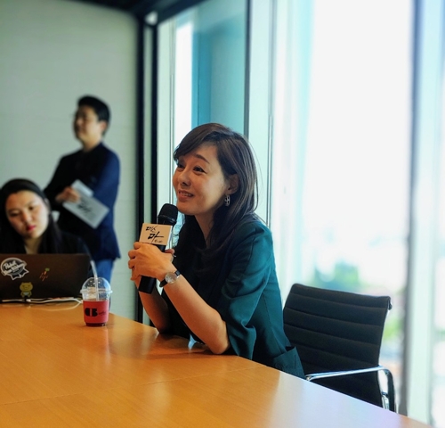 Actress Yunjin Kim speaks during a meeting with Korean reporters at the SBS headquarters in western Seoul on Sept. 17, 2018. (Yonhap)