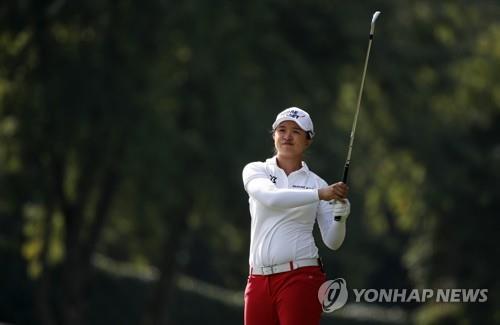 In this Associated Press photo, Kim Sei-young of South Korea watches her second shot to the 13th green during the final round of the Evian Championship on the LPGA Tour in Evian-les-Bains, eastern France, on Sept. 16, 2018. (Yonhap)