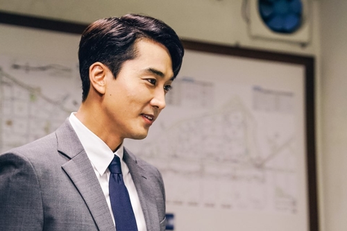 The image provided by OCN shows actor Song Seung-heon, who plays Kang Ha-ri in the new series "Player." (Yonhap)