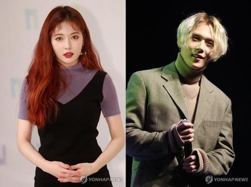 These images show K-pop diva HyunA (L) and E'Dawn. (Yonhap)